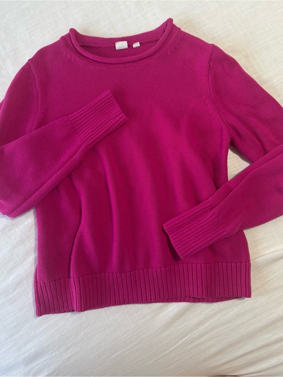 GAP Sweaters - GAP Women's Crewneck Sweater in Fuchsia